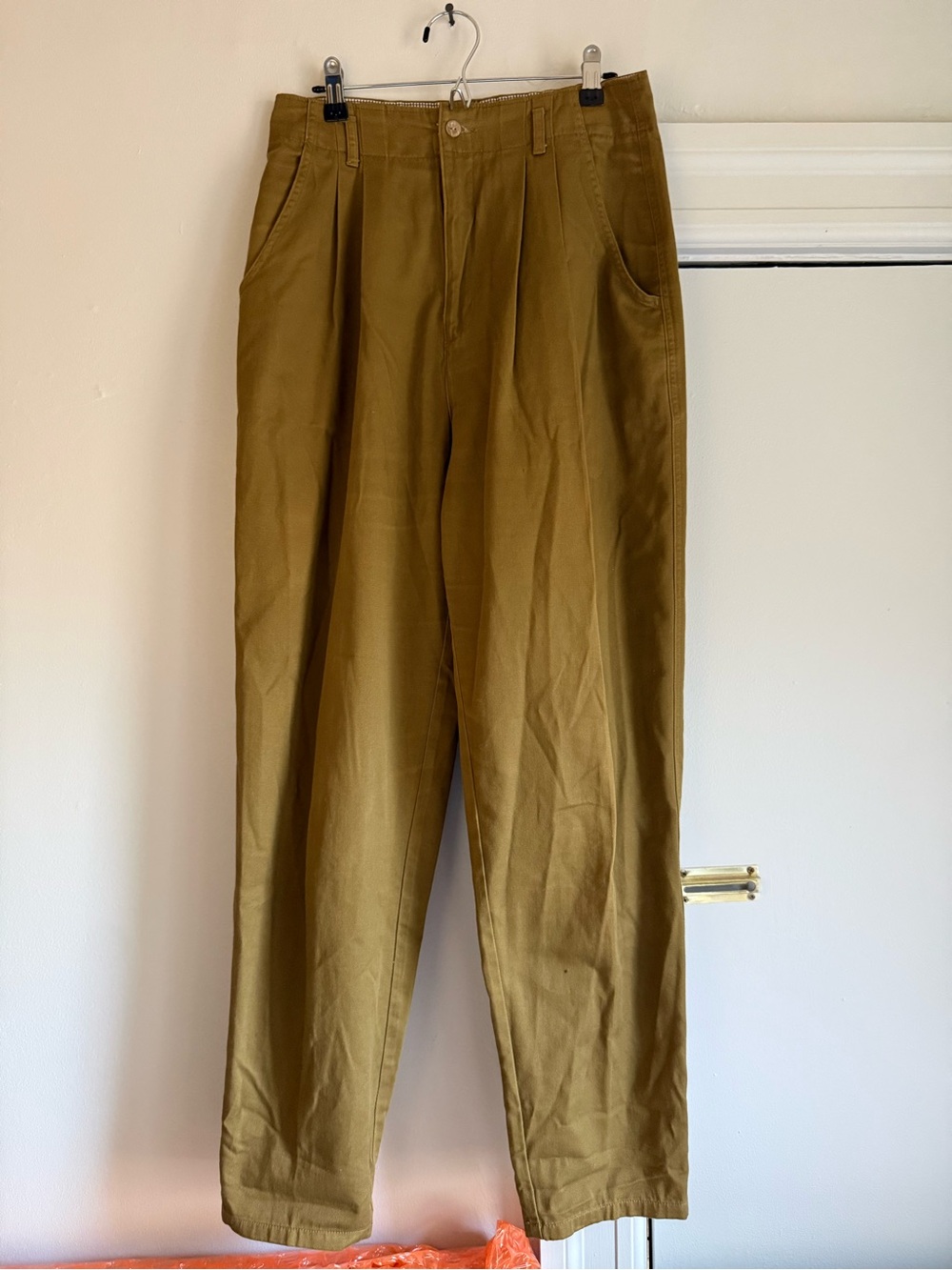 Dockers Women's Ankle-Length Pleated Chino Pants in Olive/Brown